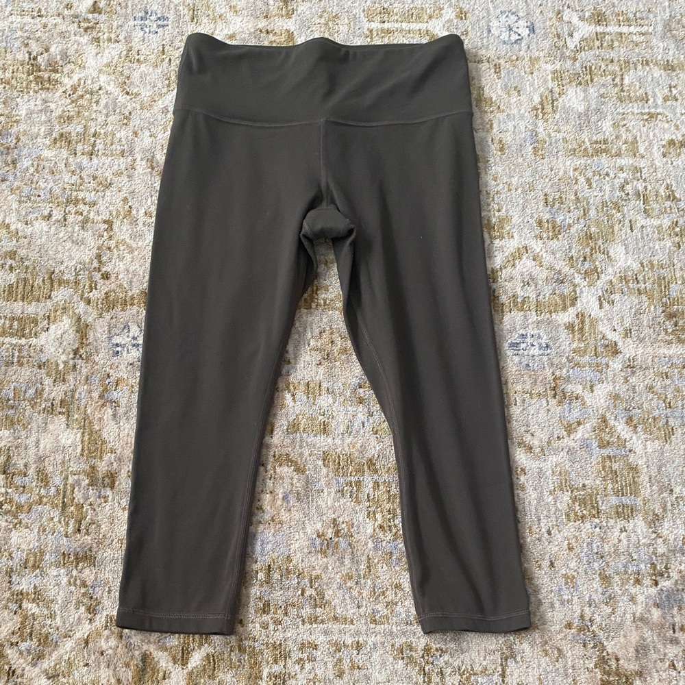 Athleta Elation Capri olive Leggings